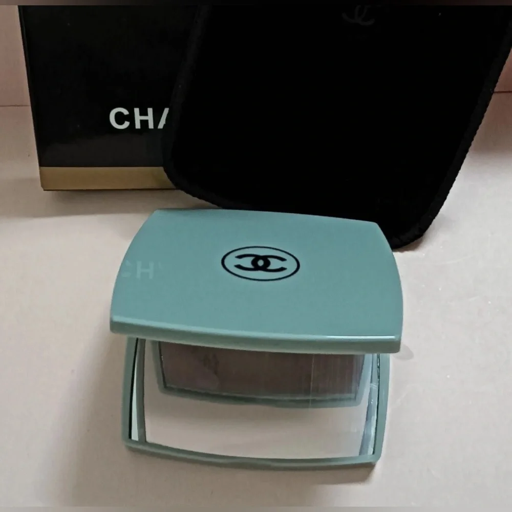 CHANEL DUAL COMPACT MIRROR - LIMITED STOCK SAGE GREEN WITH BOX/VELVET DUSTBAG - Picture 2 of 15